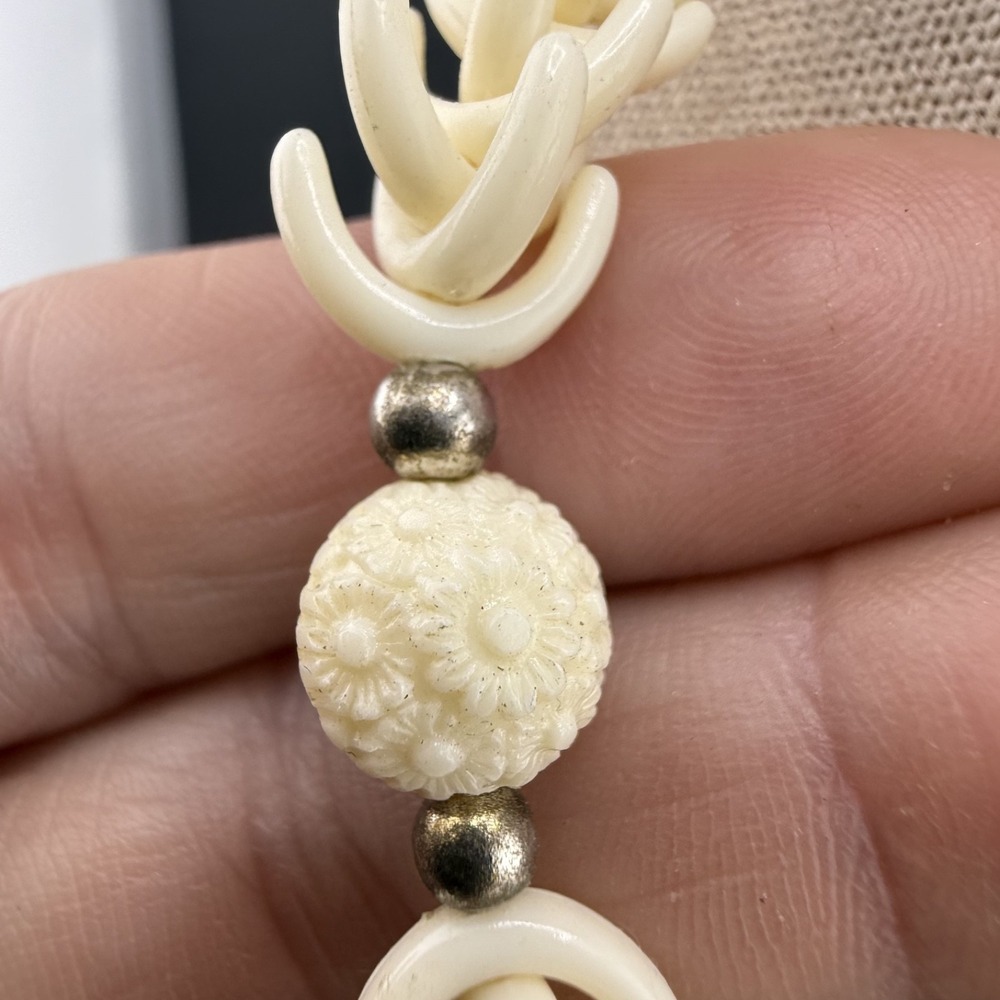 Vintage Estate Necklace Cream Floral Textured Link Barrel Clasp 19"
